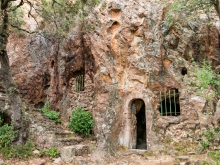 Massif de l'Estérel - Agay - Grotte de Saint Honorat sous le Saint Pilon