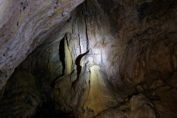 Grotte au dessus des Orris