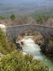 Bargème - Bargème - Pont de la Serre enjambant l'Artuby en direction de La Martre