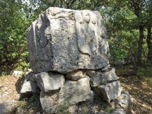 Basses gorges du Verdon - Artignosc - La pierre aux trois blasons