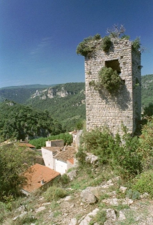 Châteaudouble - Châteaudouble - Une tour, un des rares vestiges du château médiéval