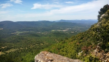 Ermitage Saint Quinis - Camps la Source - Vue vers le sud depuis la falaise