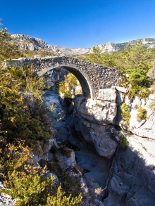 Hauteurs de Trigance - Trigance - Pont du Sautet enjambant l'étroite gorge du Jabron