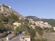 Hauteurs de Trigance - Trigance - Le village dominé par son château transformé en hôtel de luxe