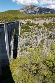 Hauteurs de Trigance - Trigance - Le pont de l'Artuby enjambe les gorges pour relier Var et Alpes de Haute Provence
