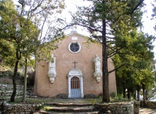 La Loube - La Roquebrussanne - N-D de l'Inspiration sise un peu à l'écart du village sur les hauteurs