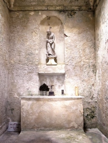 La Sainte Baume - Plan d'Aups - Statue de Madeleine dans la chapelle du Saint Pilon avant sa restauration