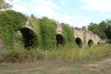 Massif de l'Estérel - Agay - Aqueduc romain non loin du barrage de Malpasset