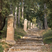 N-D de Ben Va - Lorgues - Chemin de croix montant à l'ermitage Saint Ferréol