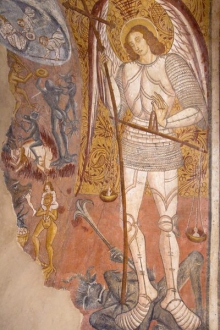 N-D de Ben Va - Lorgues - Saint Michel terrassant Lucifer à côté d'une scène du Jugement Dernier