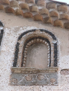 N-D de Pitié - Le Val - Une des niches ornant la façade