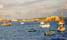 Presqu'île de Giens - Hyères - La place forte de la Tour Fondue et l'embarcadère pour les Iles d'Hyères