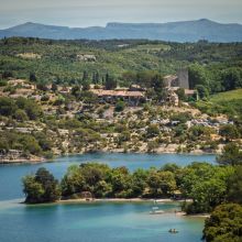 Saint Julien le Montagnier - Saint Julien - Esparron de Verdon et son lac depuis les falaises sud