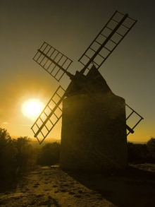 Saint Julien le Montagnier - Saint Julien - Moulin au soleil d'hiver