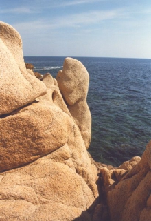 Trident de Poseidon - Ramatuelle - Les rochers sont sculptés par les éléments marins