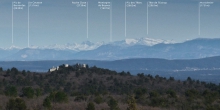 Vieux Rougiers - Rougiers - Le castrum avec les Alpes en arrière-plan